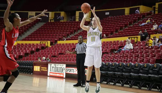 Minnesota Outlasts Cal Poly 66-52 Image