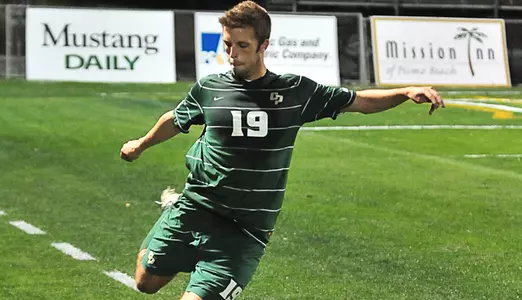 Second-Half Barrage Sends Notre Dame Past Cal Poly Image