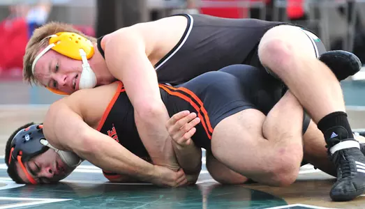 Kim, Schilling Earn Falls in Green vs. Gold Intrasquad Wrestling Meet Image