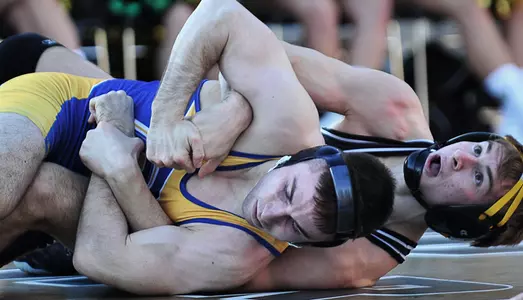 Cal Poly Wrestlers Fall to Unbeaten Oregon State, 26-10 Image