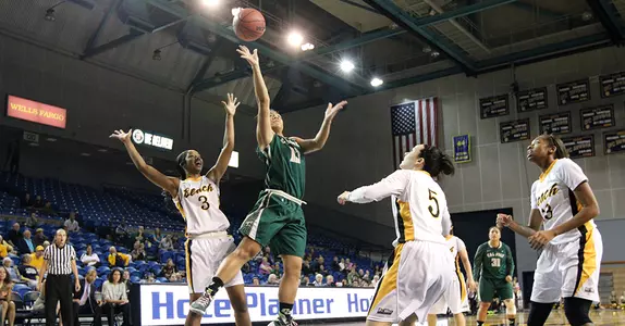 Long Beach State Beats Cal Poly on Last-Second Game-Winner, 54-52 Image