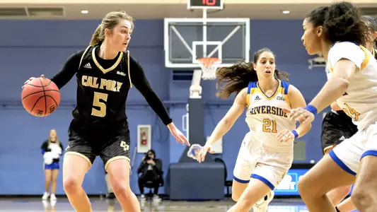 Malia Holt, Cal Poly Basketball at UCR in 2020 (Photo by David E. Holmes ©)