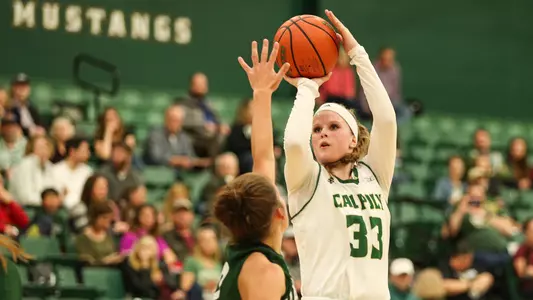 Maddie Willett, Cal Poly Basketball vs Hawai'i (Photo by Owen Main 1/24/19 ©)