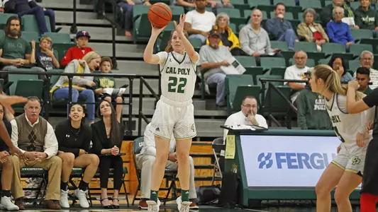 Hannah Peterson from Cal Poly shoots a 3-pointer (Photo by Owen Main ©)