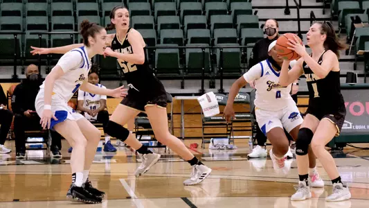 Abbey Ellis looks to score against UC Santa Barbara on March 5, 2021 at Cal Poly. (Photo by David E. Holmes ©)