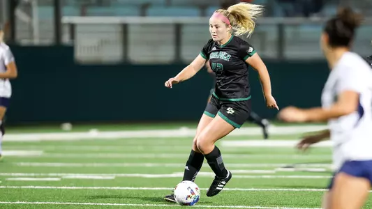 Caylie Button, UC Davis, 10-6-22