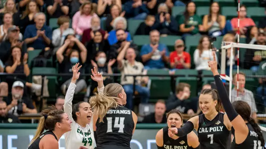 Volleyball Celebration vs. Hawai'i 2022