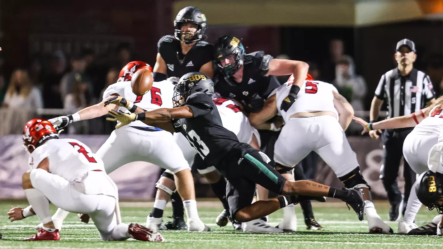 Jay'Vion Cole blocks a field goal.