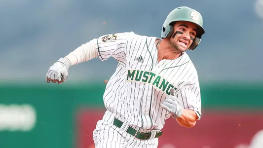 Nick Marinconz runs the bases.