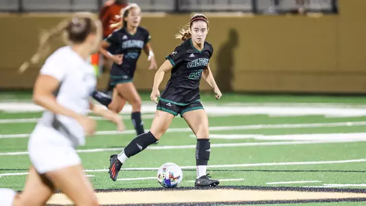 Camille Lafaix midfield, UCSB, 9-15-22