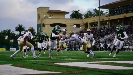Burkhart Touchdown UC Davis (Tomas Gomez)