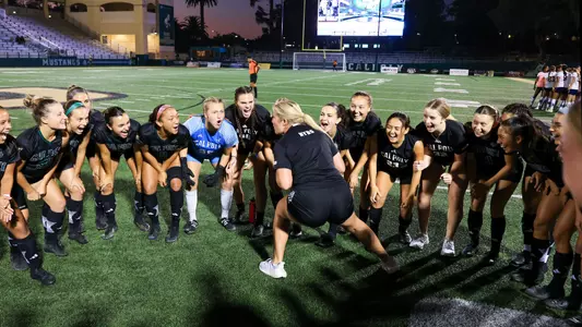 Pregame Huddle, UC Irvine, 100324