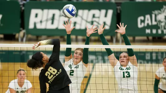 Chloe and Kendall Blocking LBSU