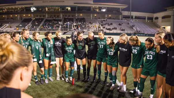 Team Huddle Pregame, Cal State Bakersfield, 100225