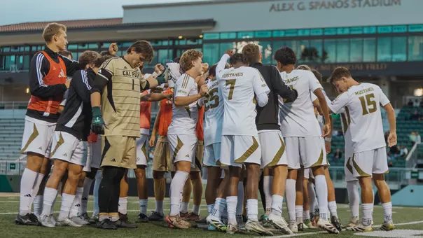 Pregame Huddle USF (Briote-Johnson)