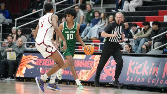 Mousa Dribble CSUN (Bella Enriquez)