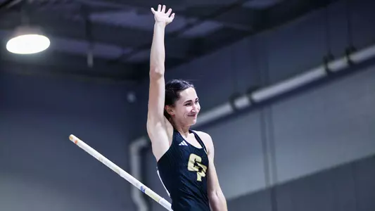 Lexi Evans, pole vault, 013126, UW Invite