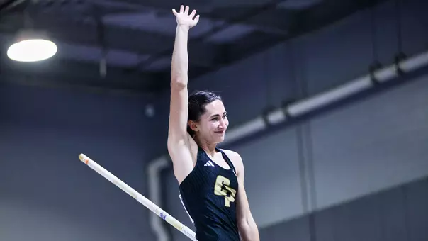 Lexi Evans, pole vault, 013126, UW Invite