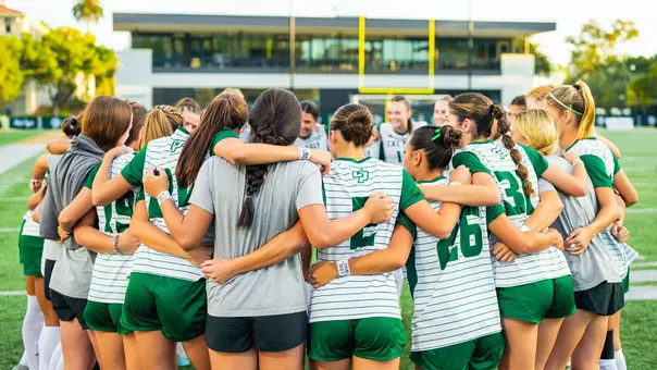 Women's Soccer Team Huddle, Long Beach State, 092626