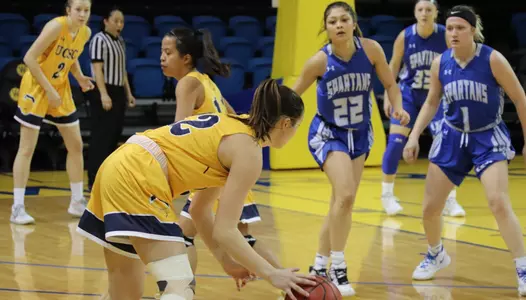 Women's basketball closes out 2019 rolling past Dubuque 80-54 Image