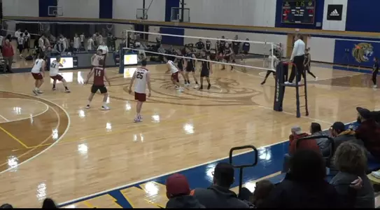 Men's volleyball splits on final day in Rhode Island Image