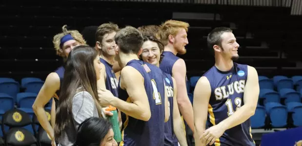 Men's volleyball splits to open weekend in New York Image