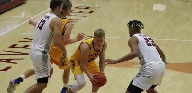 Big day from big man Ullrich leads UCSC to 76-68 road win at La Verne Image