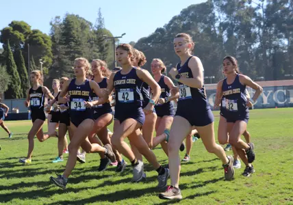 Women begin run at 2019 ACAA Championships at Mills College