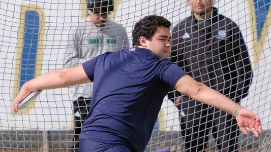 Jeremy Hall throwing discus
