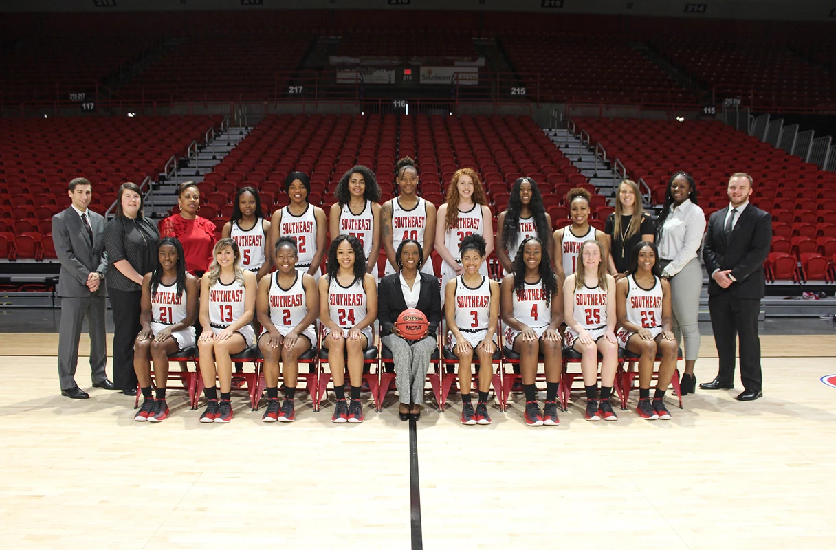 2018-19 WBB Team
