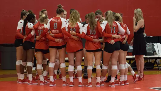 2018 volleyball team huddle_Houck Filled House_BANNER