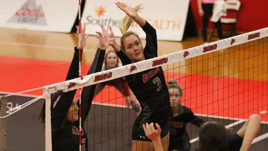 Maggie_Adams_2019_Blocking vs. Murray State