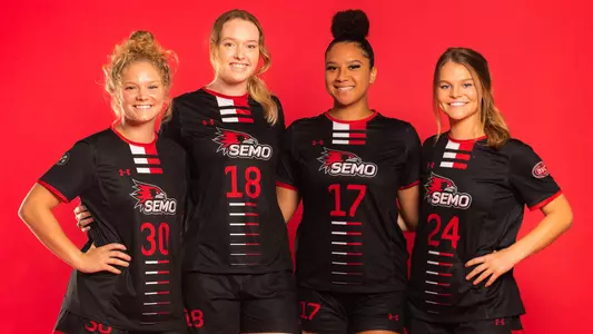 SEMOSOCCER_2022_SENIORS_BANNERGscheidmeier_McCourt_Mannino_NatalieMiller_20220808_AZ5I9366.jpg