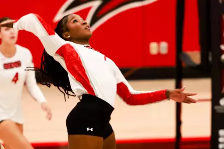 Volleyball Completes Reverse Sweep Tuesday at Little Rock Image