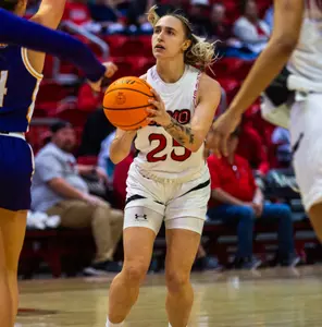 Women's Basketball Falls 70-59 to Western Illinois Saturday Image