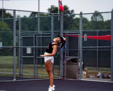 Mia Mayerova serve