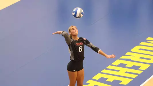 Ellie Burns serves to start the point