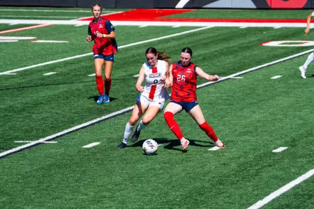 Jasmine Barney fighting for ball