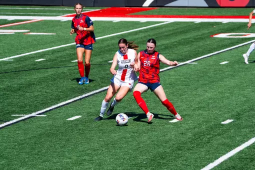 Jasmine Barney fighting for ball