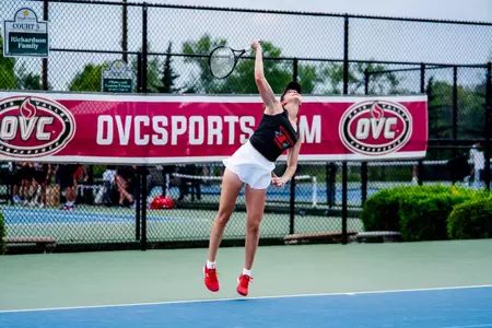 Maja Bajorek serving in her match against USI