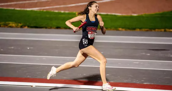 Ceyda Bayur finishing the leg of her relay