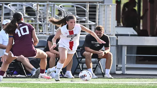 Carla Vizuete moves past opponent with ball