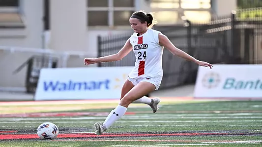 Olivia Klinkhardt takes a free kick