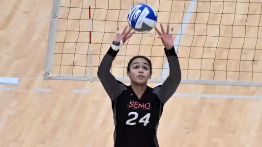 Alaina Lester setting the ball