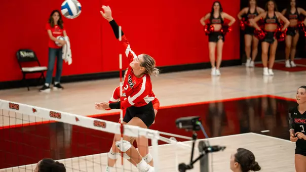 Lucy Arndt floating in the air for the kill