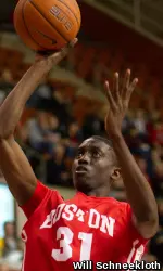 Sophomore Malik Thomas finished with 11 points and seven rebounds.