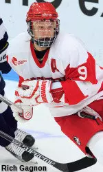 Senior Sarah Lefort extended her point streak to five games with a first-period goal.