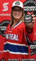 Marie-Philip Poulin will play for Montreal of the CWHL in 2015-16.