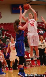 Kara Sheftic led in scoring for third-straight game.