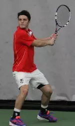 Junior Jake De Vries clinched the match at No. 6 singles in a three-set thriller.